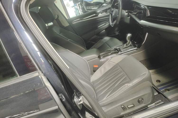 Used Volkswagen Passat 2023 Facelift 330TSI Luxury Edition Right Front Seat
