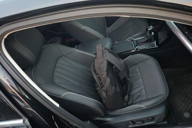 Used Volkswagen Passat 2023 Facelift 330TSI Luxury Edition Right Front Seat