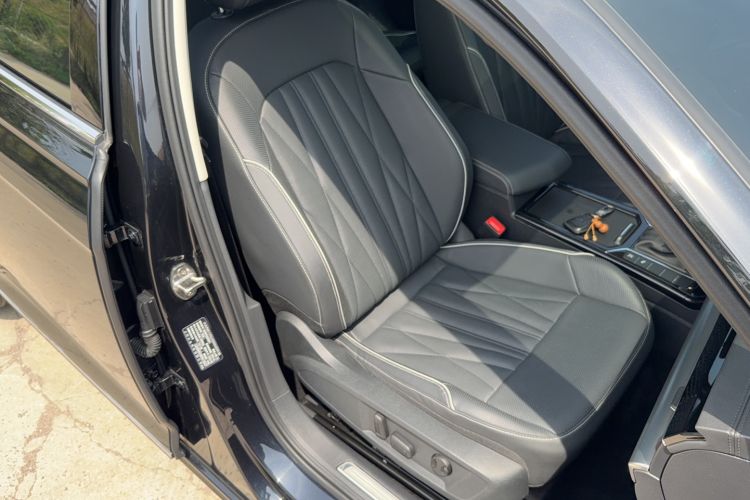 Used Volkswagen Passat 2023 Facelift 330TSI Luxury Edition Right Front Seat