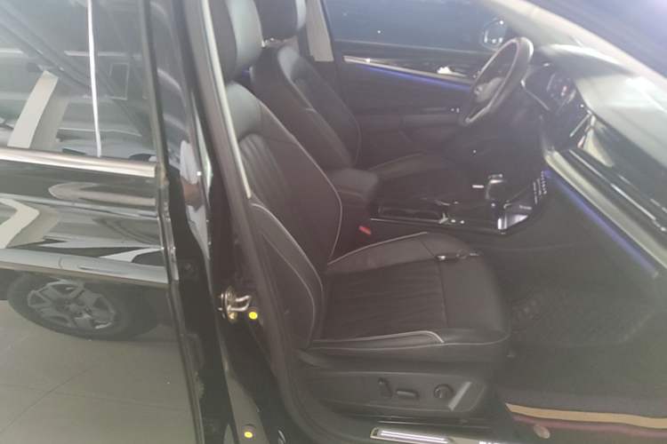 Used Volkswagen Passat 2023 330TSI Luxury Edition Right Front Seat