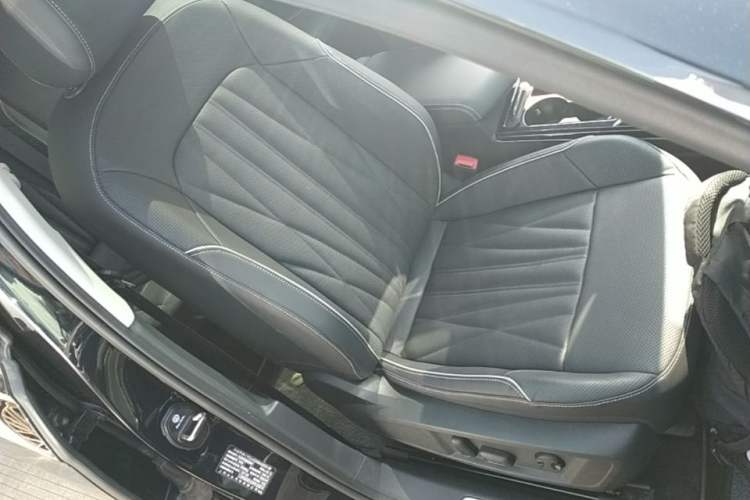 Used Volkswagen Passat 2023 Facelift 330TSI Luxury Edition Right Front Seat
