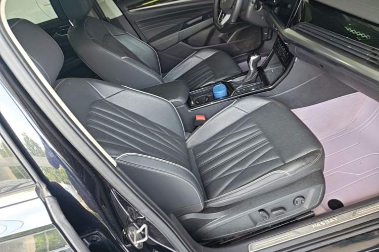 Used Volkswagen Passat 2023 Facelift 330TSI Luxury Edition Right Front Seat