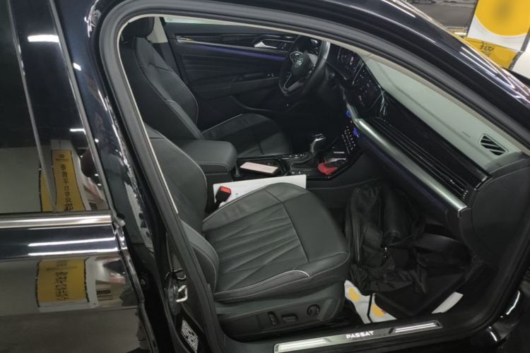 Used Volkswagen Passat 2023 Facelift 330TSI Luxury Edition Right Front Seat