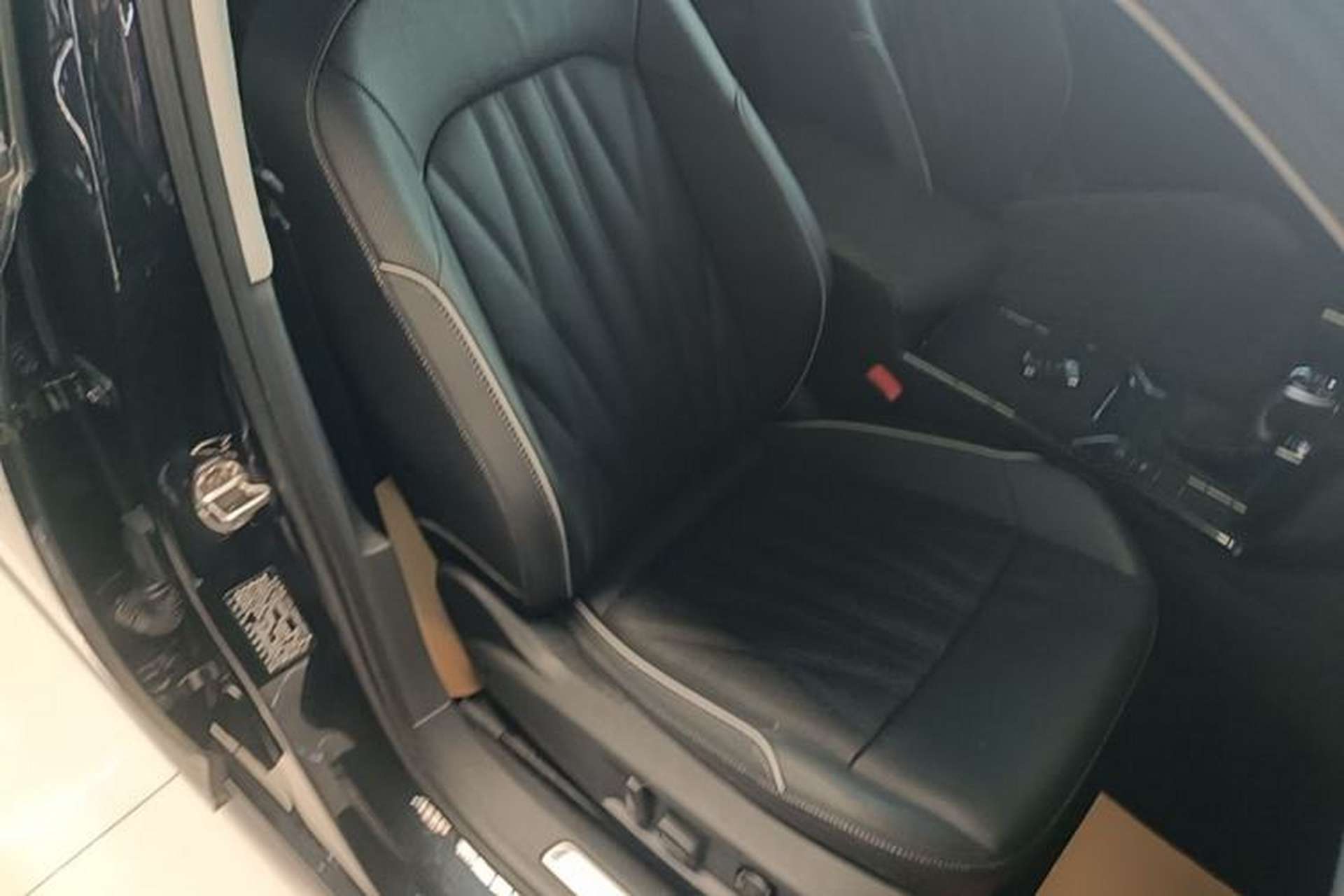 Used Volkswagen Passat 2023 Facelift 330TSI Luxury Edition Right Front Seat