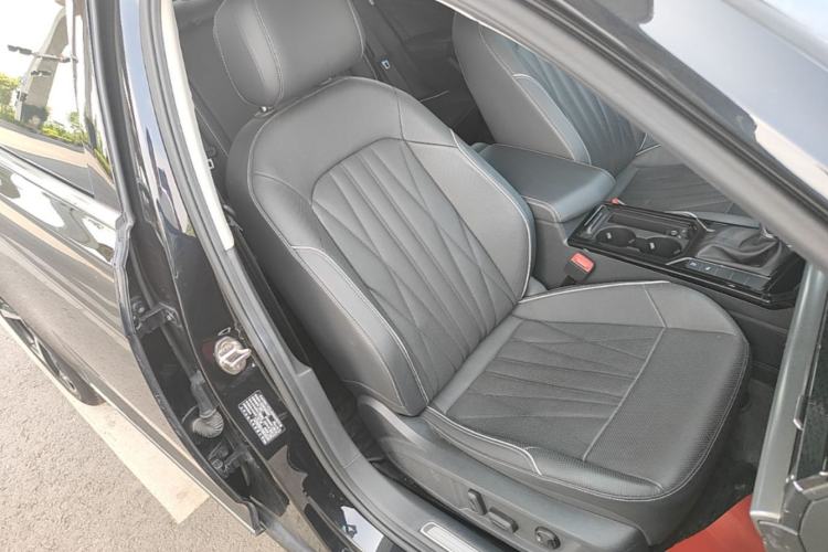 Used Volkswagen Passat 2023 330TSI Starry Luxury Edition Right Front Seat
