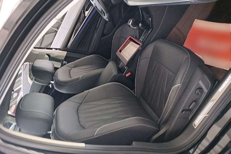 Used Volkswagen Passat 2023 Facelift 330TSI Luxury Edition Right Front Seat