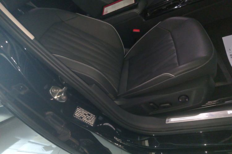 Used Volkswagen Passat 2023 Facelift 330TSI Luxury Edition Right Front Seat