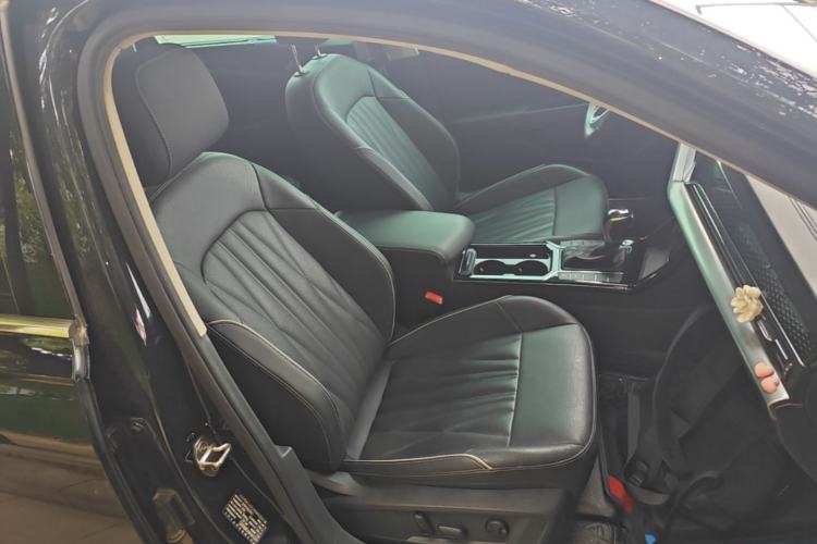 Used Volkswagen Passat 2023 Facelift 330TSI Luxury Edition Right Front Seat