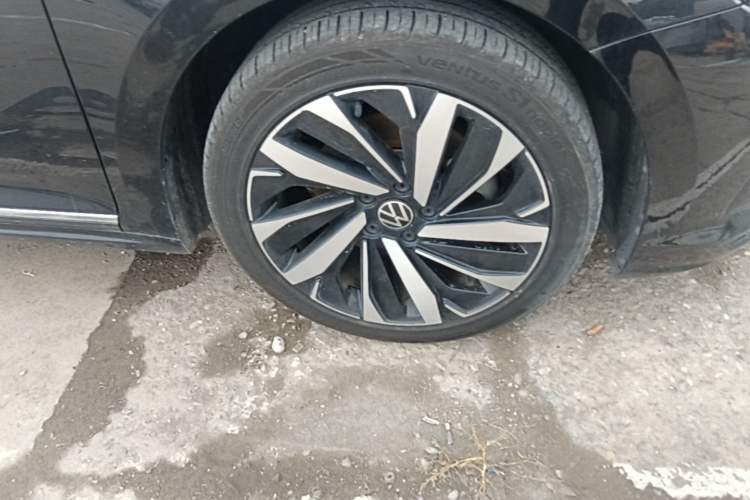 Used Volkswagen Passat 2023 Revised 330TSI Elite Edition Right Front Wheel Hub