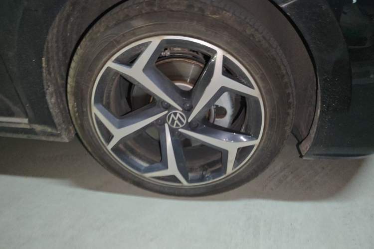 Used Volkswagen Passat 2023 Revised 330TSI Starry Elite Edition Right Front Wheel Hub