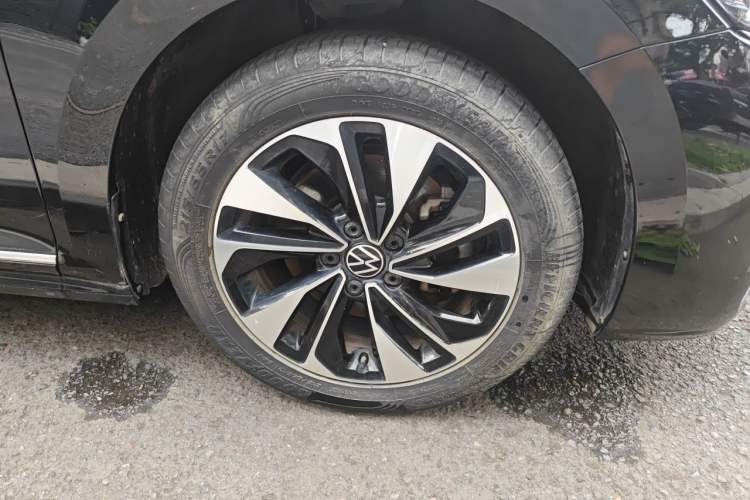 Used Volkswagen Passat 2023 330TSI Starry Elite Edition Right Front Wheel Hub