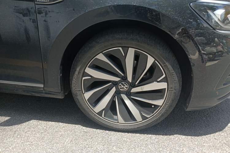 Used Volkswagen Passat 2023 Revised 330TSI Elite Edition Right Front Wheel Hub