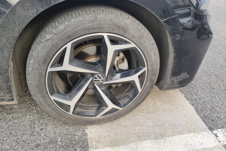 Used Volkswagen Passat 2023 Restyled 330TSI Starry Luxury Edition Right Front Wheel Hub