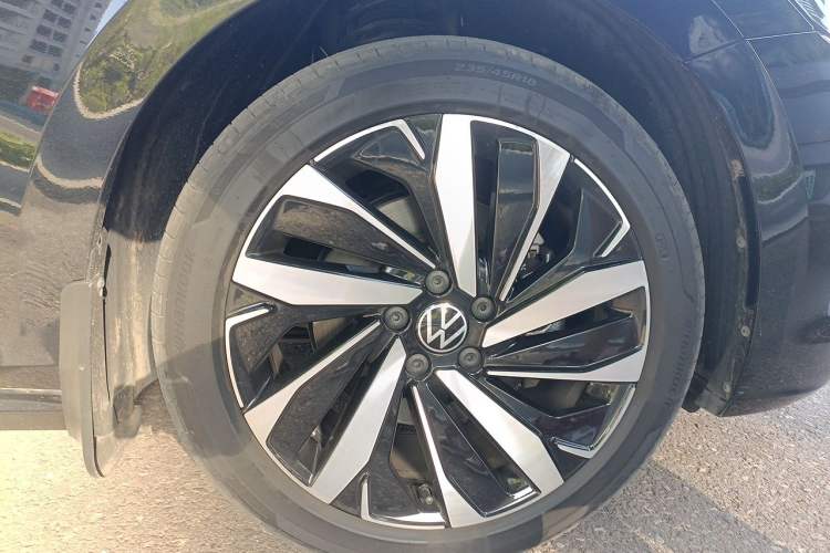 Used Volkswagen Passat 2023 330TSI Elite Edition Right Front Wheel Hub