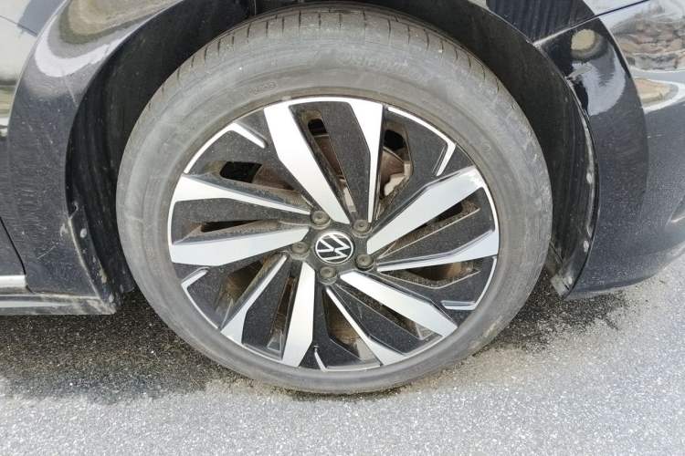 Used Volkswagen Passat 2023 Revised 330TSI Elite Edition Right Front Wheel Hub