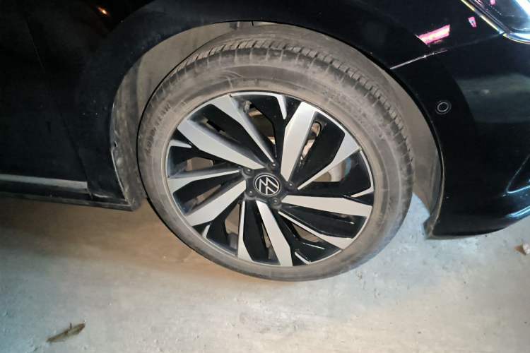 Used Volkswagen Passat 2023 380TSI Luxury Edition Right Front Wheel Hub