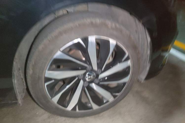 Used Volkswagen Passat 2023 Facelift 330TSI Luxury Edition Right Front Wheel Hub