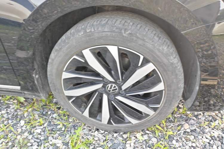 Used Volkswagen Passat 2023 330TSI Starry Elite Edition Right Front Wheel Hub