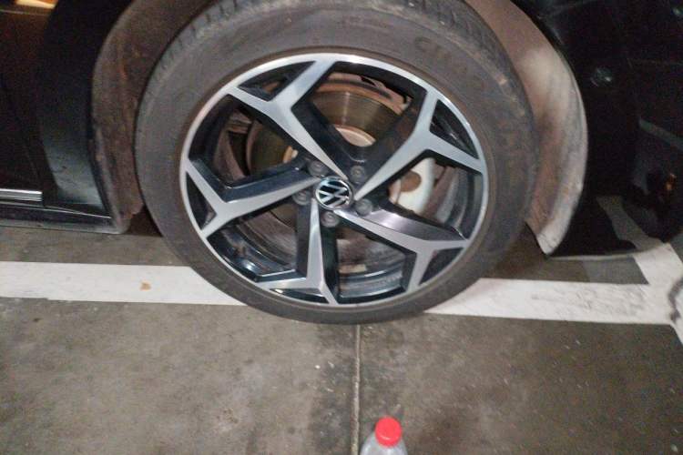 Used Volkswagen Passat 2023 Restyled 330TSI Starry Luxury Edition Right Front Wheel Hub
