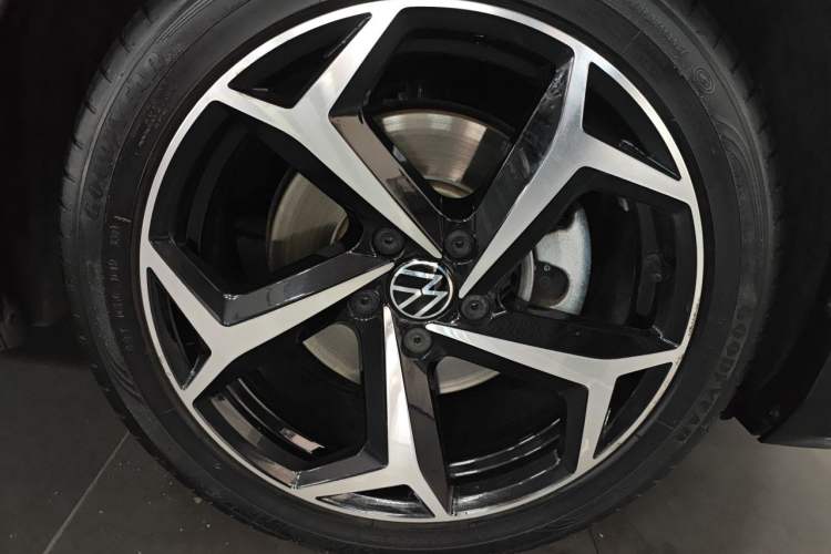 Used Volkswagen Passat 2023 Restyled 330TSI Starry Luxury Edition Right Front Wheel Hub