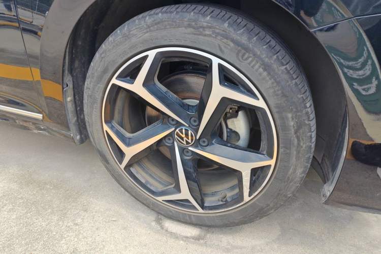 Used Volkswagen Passat 2023 Revised 330TSI Starry Elite Edition Right Front Wheel Hub