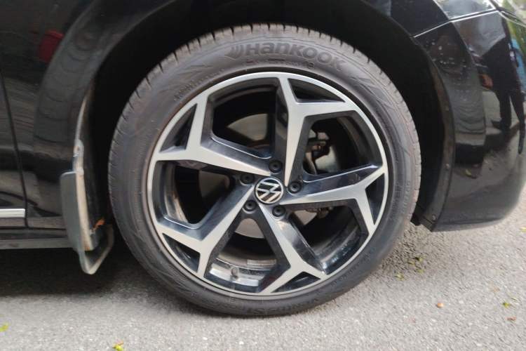 Used Volkswagen Passat 2023 Revised 330TSI Elite Edition Right Front Wheel Hub
