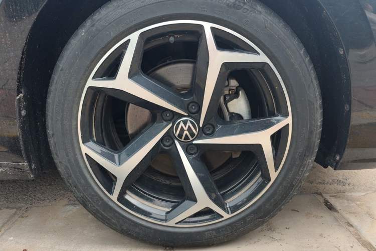 Used Volkswagen Passat 2023 330TSI Starry Elite Edition Right Front Wheel Hub
