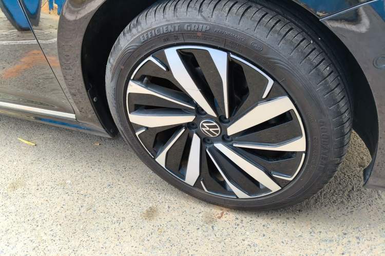 Used Volkswagen Passat 2023 330TSI Starry Luxury Edition Right Front Wheel Hub