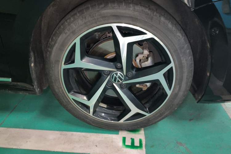 Used Volkswagen Passat 2023 330TSI Starry Luxury Edition Right Front Wheel Hub