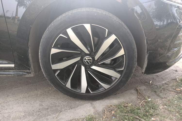 Used Volkswagen Passat 2023 330TSI Elite Edition Right Front Wheel Hub