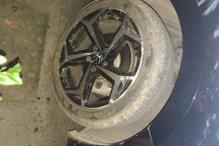 Used Volkswagen Passat 2023 Revised 330TSI Starry Elite Edition Right Front Wheel Hub