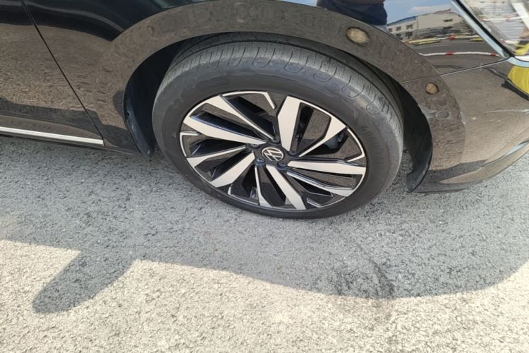 Used Volkswagen Passat 2023 330TSI Luxury Edition Right Front Wheel Hub