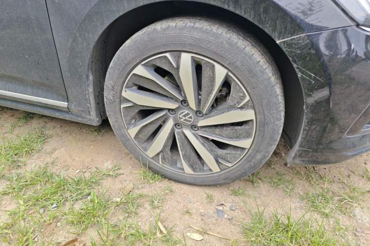 Used Volkswagen Passat 2023 330TSI Starry Luxury Edition Right Front Wheel Hub