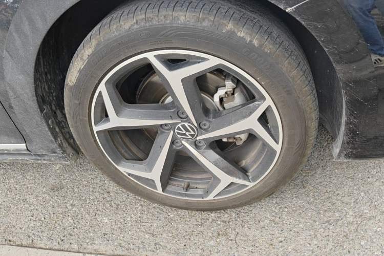 Used Volkswagen Passat 2023 Revised 330TSI Starry Elite Edition Right Front Wheel Hub