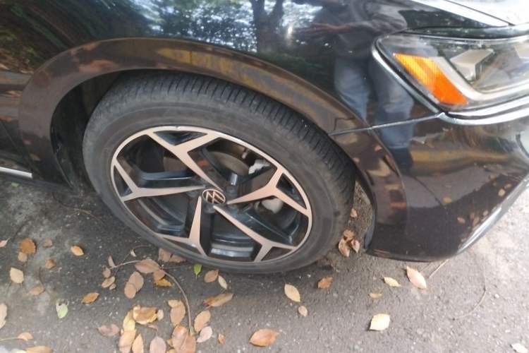 Used Volkswagen Passat 2023 330TSI Starry Elite Edition Right Front Wheel Hub