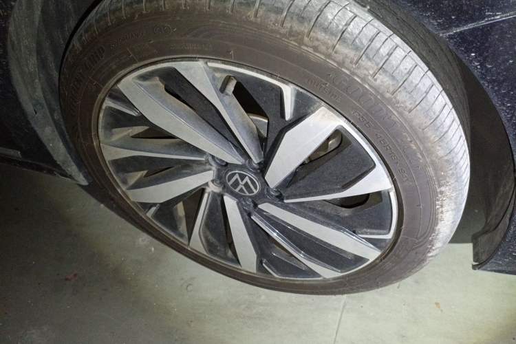 Used Volkswagen Passat 2023 Revised 380TSI Luxury Edition Right Front Wheel Hub
