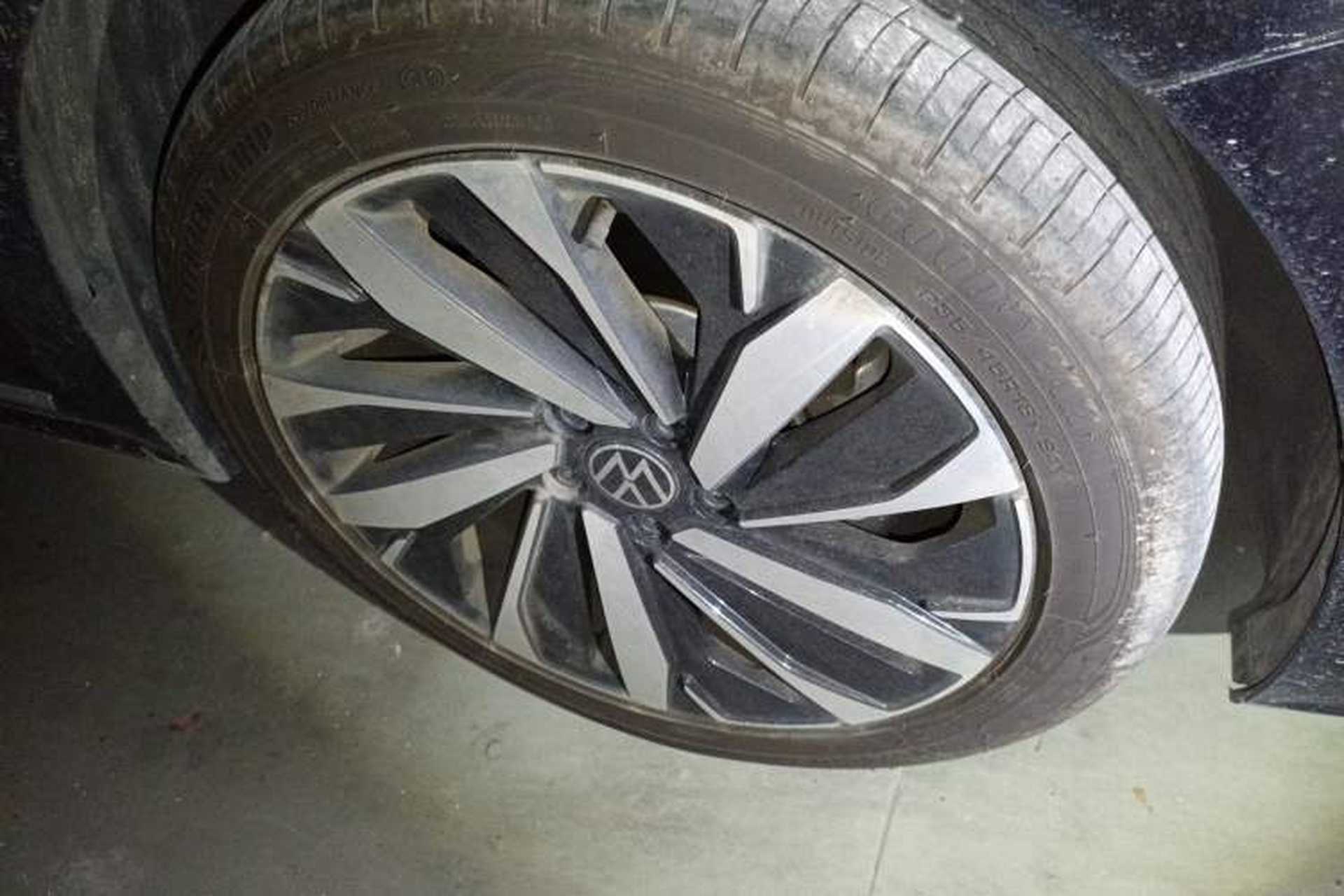 Used Volkswagen Passat 2023 Revised 380TSI Luxury Edition Right Front Wheel Hub