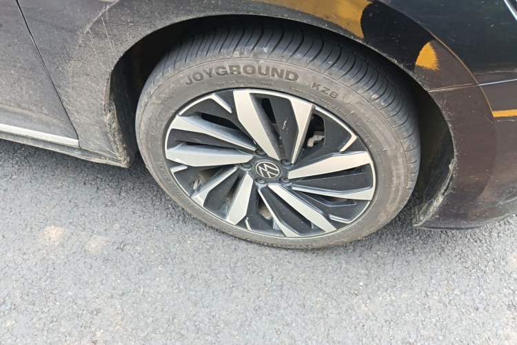 Used Volkswagen Passat 2023 Revised 330TSI Elite Edition Right Front Wheel Hub