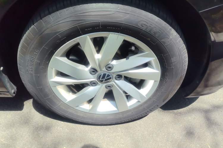 Used Volkswagen Passat 2023 Revised Version 280TSI Business Edition Right Front Wheel Hub