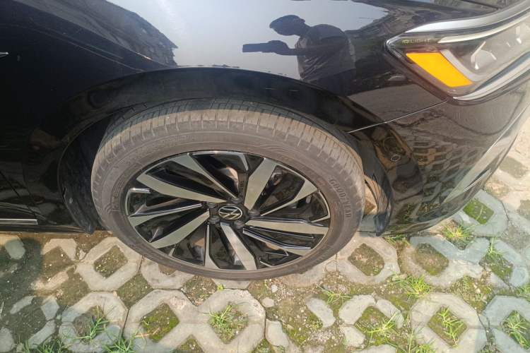 Used Volkswagen Passat 2023 Revised 380TSI Luxury Edition Right Front Wheel Hub