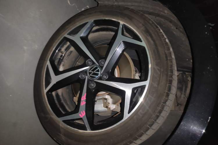 Used Volkswagen Passat 2023 330TSI Starry Elite Edition Right Front Wheel Hub