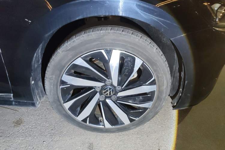 Used Volkswagen Passat 2023 330TSI Elite Edition Right Front Wheel Hub