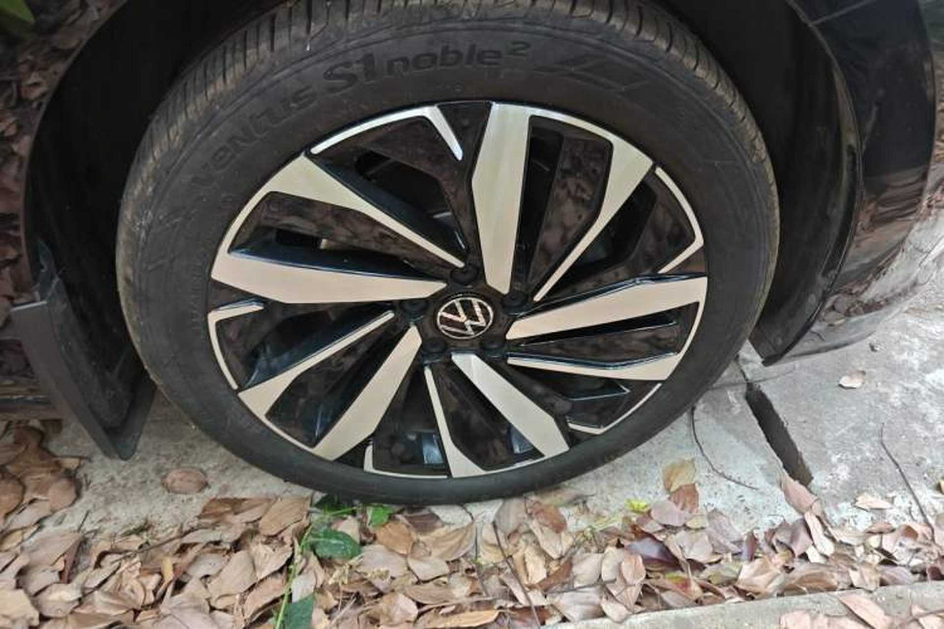 Used Volkswagen Passat 2023 Revised 330TSI Elite Edition Right Front Wheel Hub