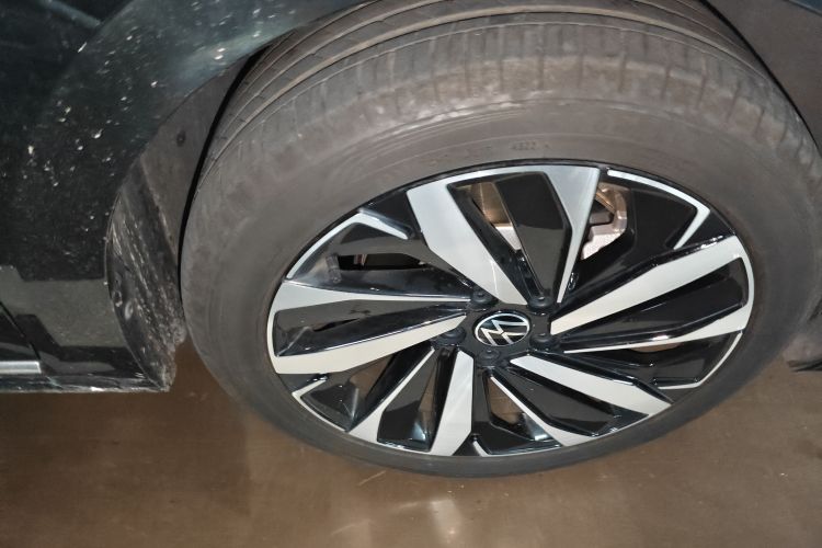 Used Volkswagen Passat 2023 Revised 330TSI Starry Elite Edition Right Front Wheel Hub