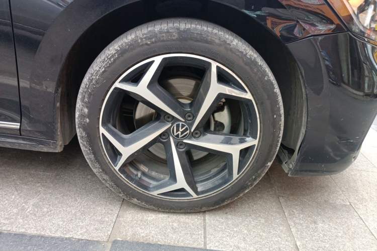 Used Volkswagen Passat 2023 330TSI Starry Luxury Edition Right Front Wheel Hub