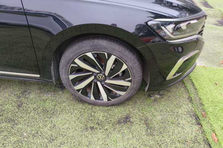 Used Volkswagen Passat 2023 Revised 330TSI Elite Edition Right Front Wheel Hub