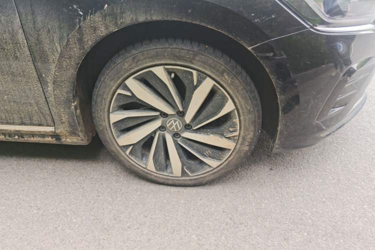 Used Volkswagen Passat 2023 Revised 330TSI Elite Edition Right Front Wheel Hub