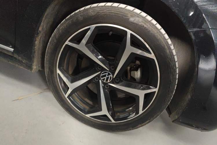 Used Volkswagen Passat 2023 Revised 330TSI Starry Elite Edition Right Front Wheel Hub