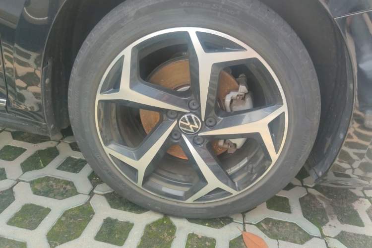 Used Volkswagen Passat 2023 Revised 330TSI Starry Elite Edition Right Front Wheel Hub
