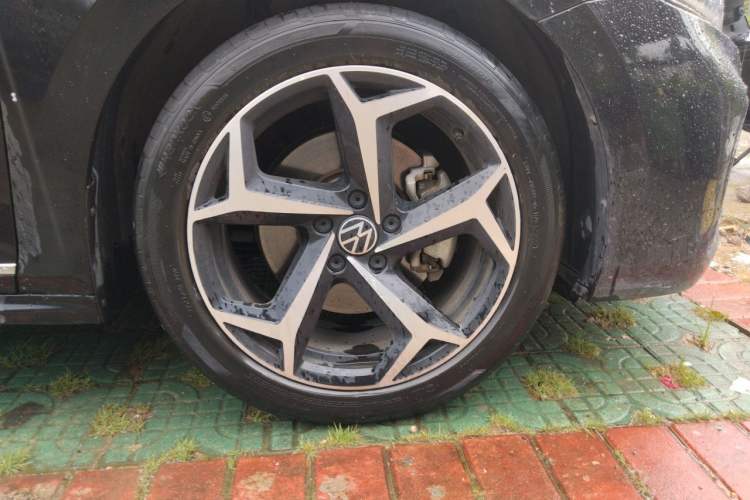 Used Volkswagen Passat 2023 Revised 330TSI Starry Elite Edition Right Front Wheel Hub